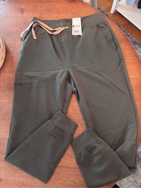 FIGS Women’s high waisted Zamora jogger pant